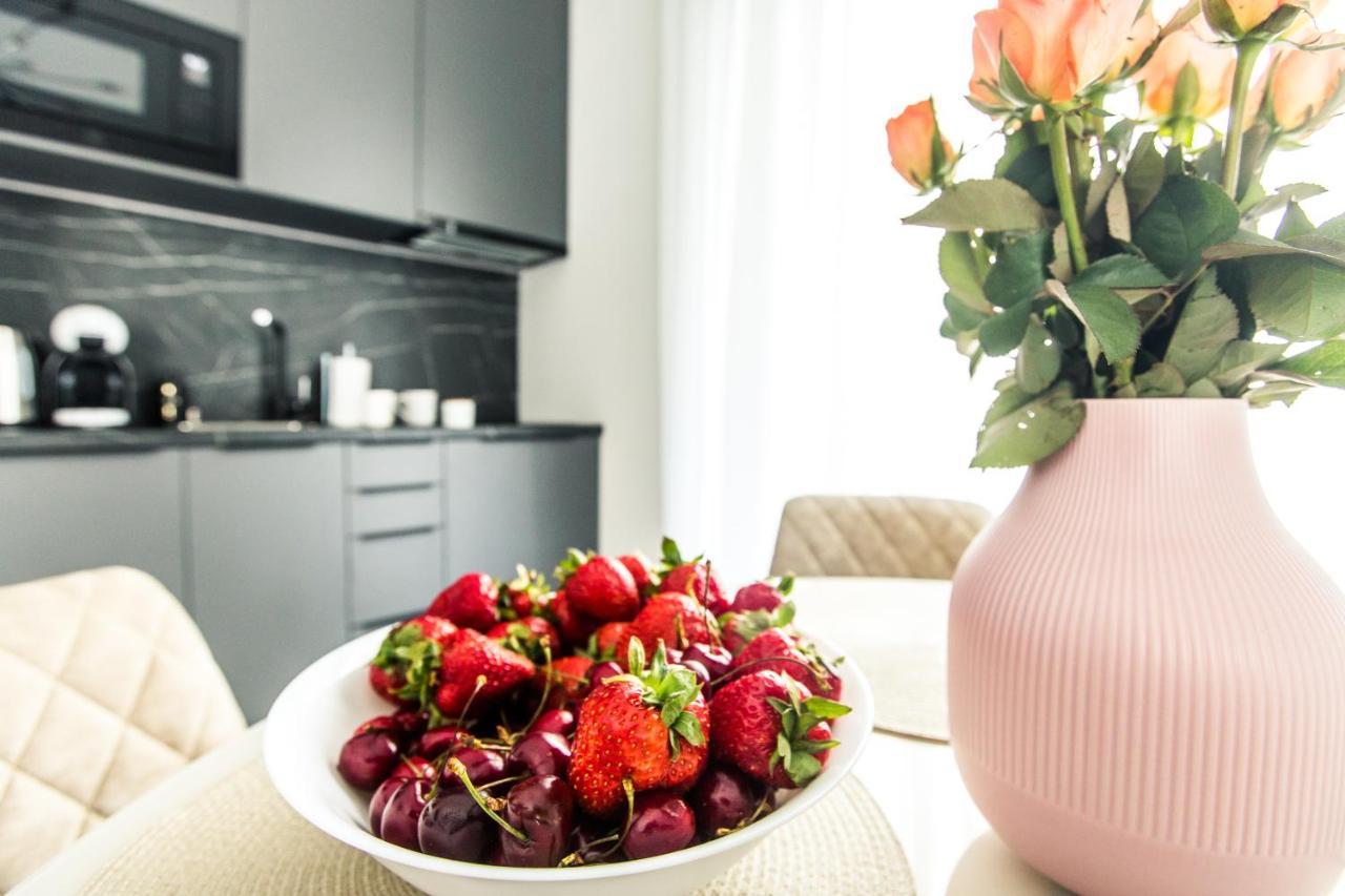 New Modern Studio Apartment In The Old Town Riga Extérieur photo