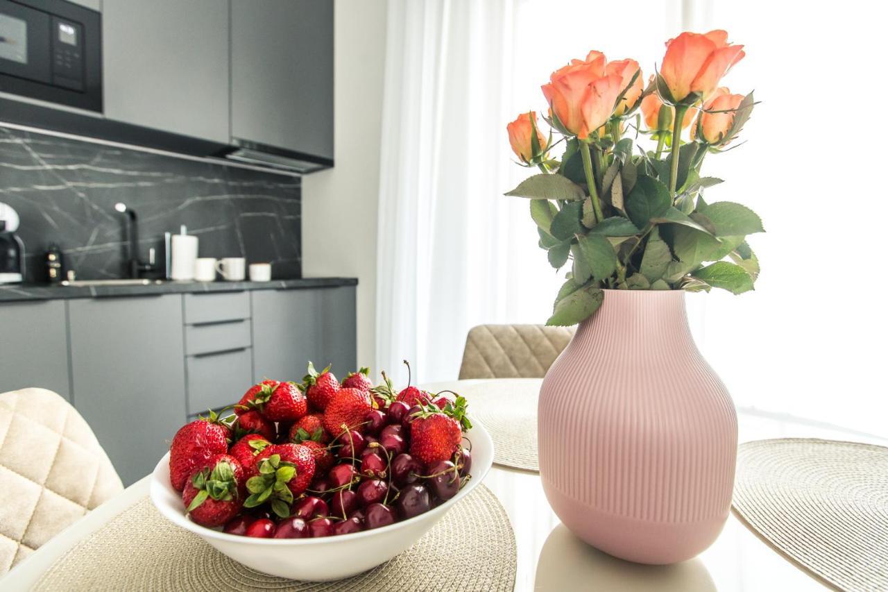 New Modern Studio Apartment In The Old Town Riga Extérieur photo