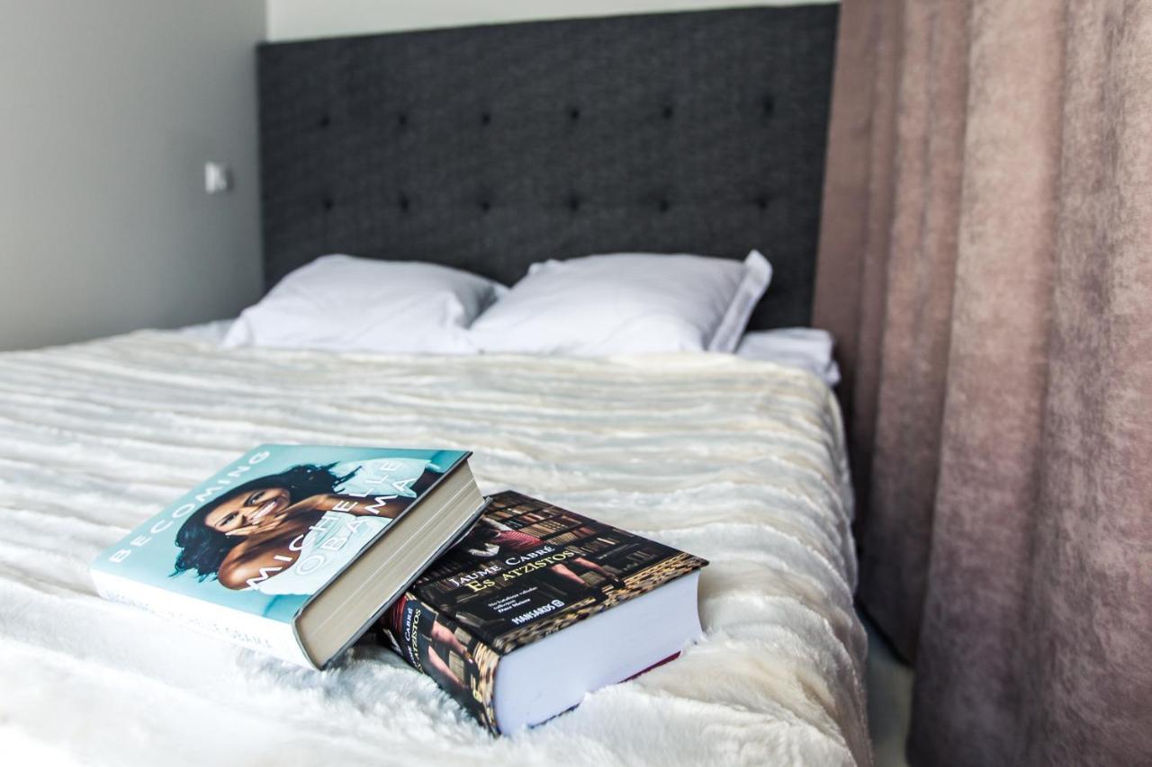 New Modern Studio Apartment In The Old Town Riga Extérieur photo